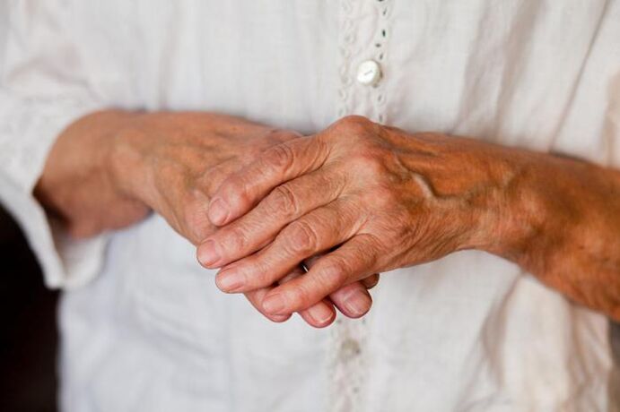 ხელების სახსრების ტკივილი ხშირად აწუხებს ხანდაზმულ ადამიანებს